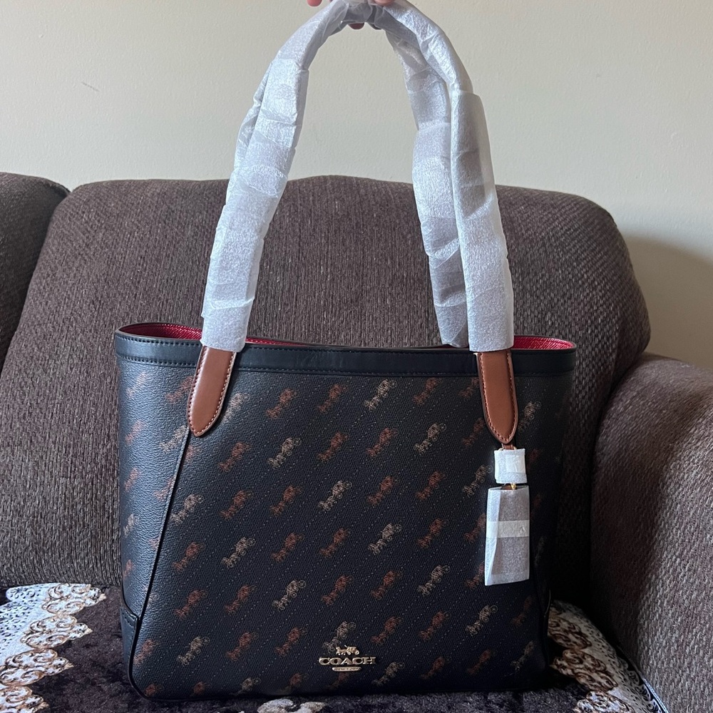 COACH Diagonal Print Horse And Carriage Dot Print Gold-Tone Hardware Tote 27 NWT